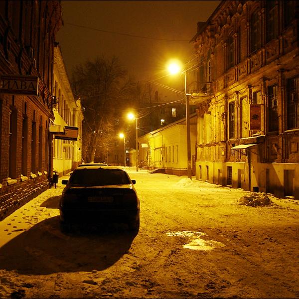 A Town Street At An Evening par Dmitry Pavlov