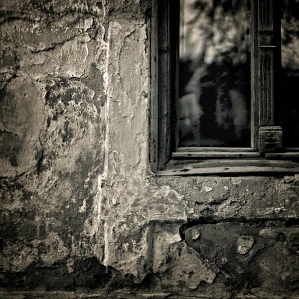 Framed by L&aacute;szl&oacute; Lejk&oacute;