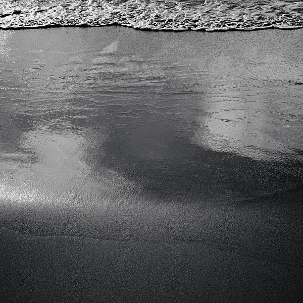 Tide by Roberto Vela
