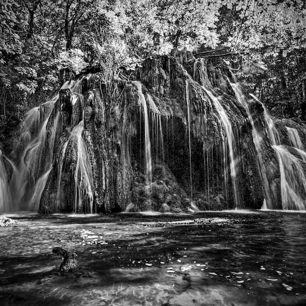 La Cascade Des Tufs by R&eacute;mi Bridot