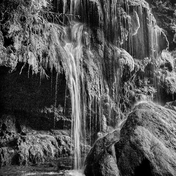 La Cascade De Tufs De Baume Les Messieurs by R&eacute;mi Bridot