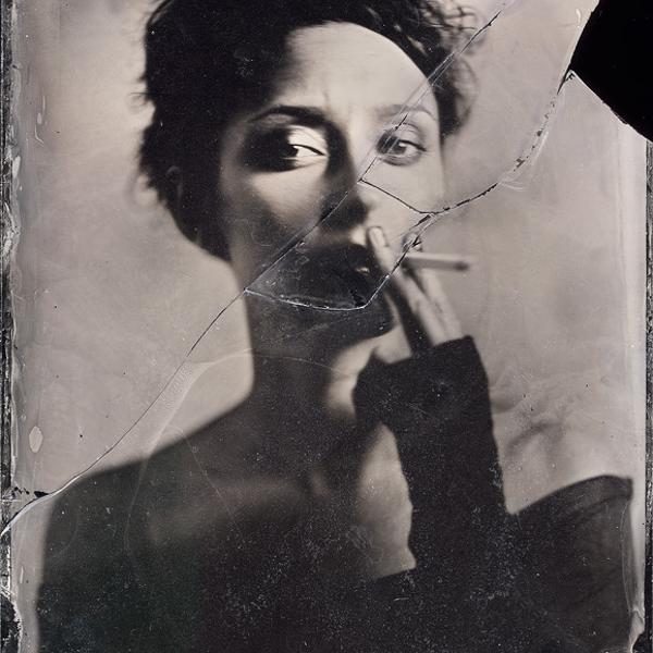 Smoking Alice par Maciek Leśniak