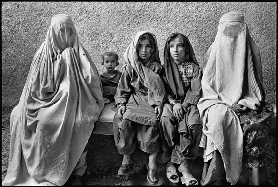 Marissa Roth, One Person Crying: Women and War, Photography - The Museum of Tolerance, Los Angeles, United-States