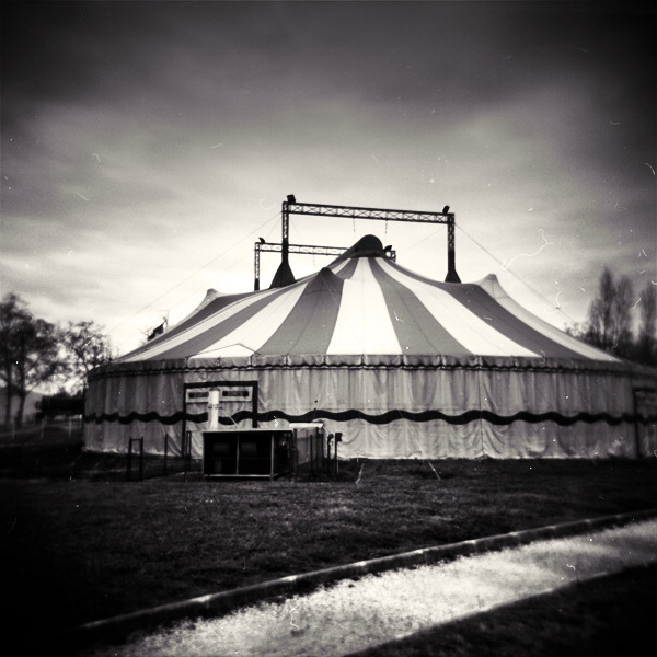 Circus, photography by Denis Olivier. Study, Bordeaux, France, March 29, 2007.
The toning is done with a process I have developped for my own. I wanted a random range of tones to be able to propose different renderings for a same picture.. Holga 120 CFN. Acros Neopan 100, developped in D76 1:1. In People, Everyday, City life