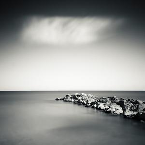 Petit nuage au dessus de la digue by Emmanuel Correia