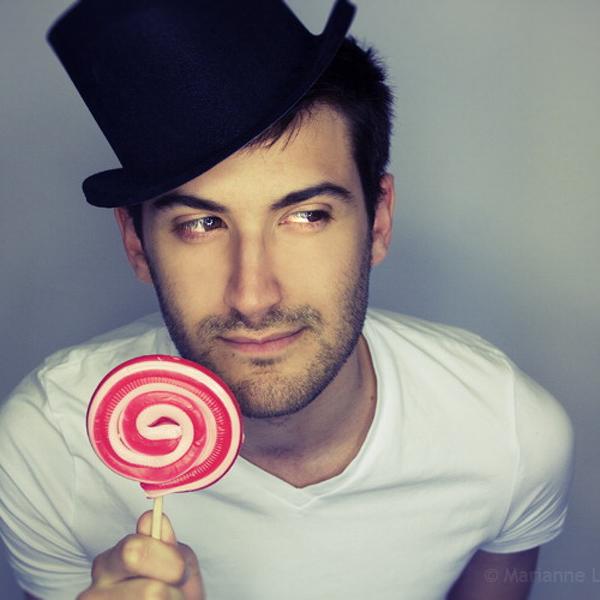 Red Lollipop, photography by Marianne Le Carrour. &copy; Marianne Le Carrour 2009
Model: Vincent Helios. 50D. In People, Portrait