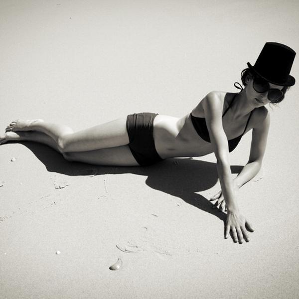 Beach, photography by Marianne Le Carrour. &copy; Marianne Le Carrour 2009
Model: Caroline. 50D. In People, Portrait