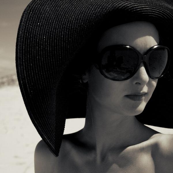 Pleasure, photography by Marianne Le Carrour. &copy; Marianne Le Carrour 2009
Model: Caroline. Canon 50D. In People