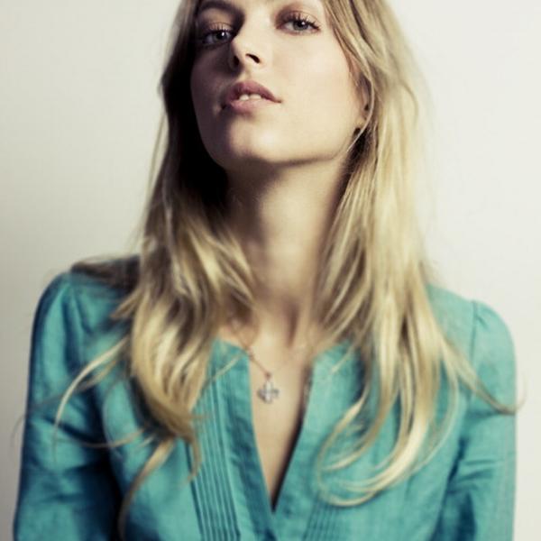 Empress, photography by Marianne Le Carrour. &copy; Marianne Le Carrour
Model: Rapha&euml;lle. 50D. In People, Portrait