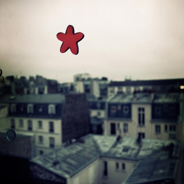 Just one soul in a fishbowl, photography by Nicolas Messyasz. Jan. 2008, Paris

website: http://www.messyasz.fr



