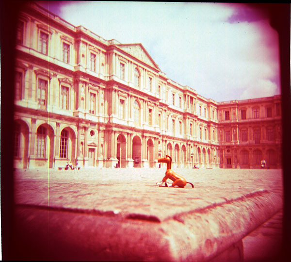 My little poney in Paris, photography by Sophie Gotti. Holga - 400 ASA. Holga. Arf avec Holga c'est difficile de savoir !. In Construction, Cityscape, skyline