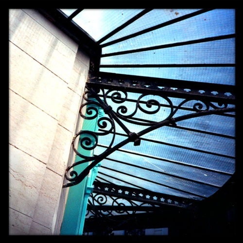 Bleu, photography by &Eacute;l&eacute;anor Le Gresley. In Construction