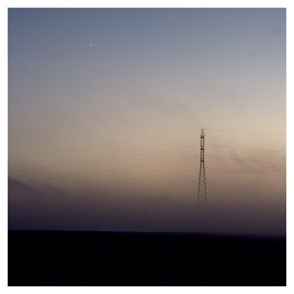 La guerre des mondes | War of the worlds, Artwork by Haroun Souirji. Brouillard + sol gel&eacute; + couch&eacute; du soleil (suite). 350D. la photo!