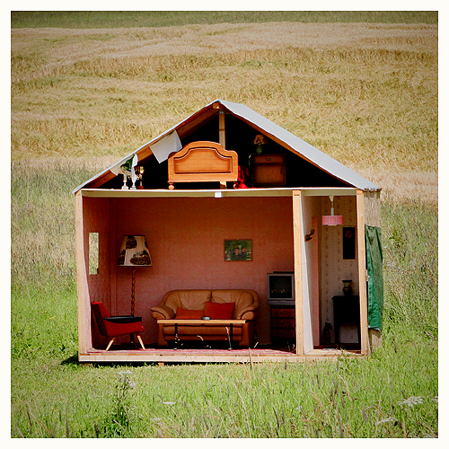 #9, photography by Christian Linder. Art en plein air

http://www.artmotiers.ch/cont/motiers_2007.php. Canon 20D. In Event