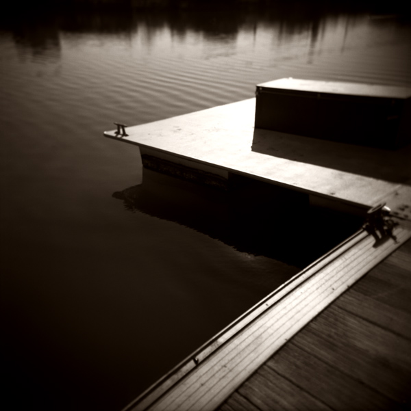 Sur l'&eacute;tang, photography by Pierre-jean Suau. Holga 120GN. In Nature, Scenery, Waterscape