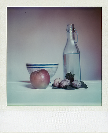 still life - claro, photography by Ashveen Peerbaye. Polaroid SX-70 | pellicule Time Zero. In Object, Still life