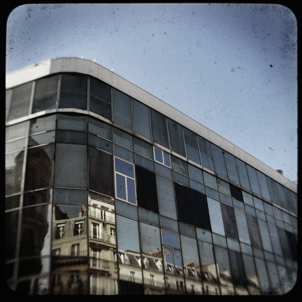 Sans gla&ccedil;on bien s&ucirc;r le Laphroaig, photography by C L. TTV of Kodak Duaflex
Http://www.comelegaut.fr. In Construction, Edifice, Building