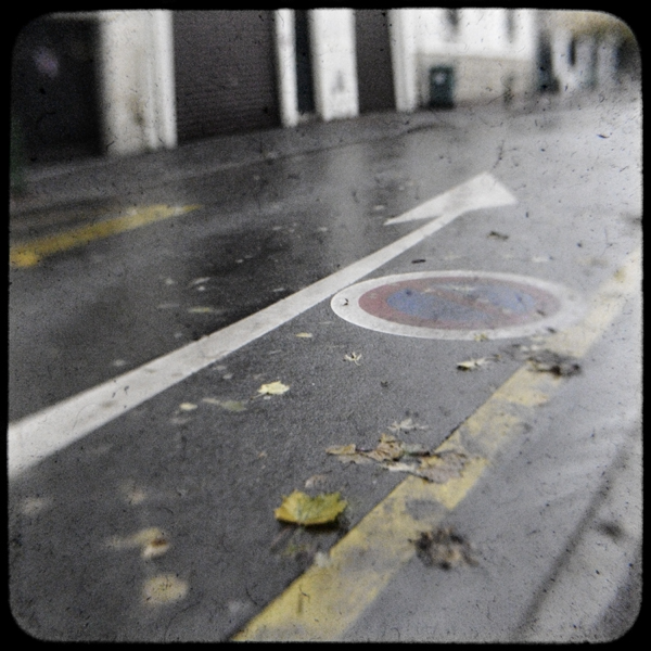 Le premier qui freine est un lâche, photographie de C L. TTV of Kodak Duaflex
Http://www.comelegaut.fr. Dans Construction, Rue. Le premier qui freine est un lâche, photographie de C L. Image #97774
