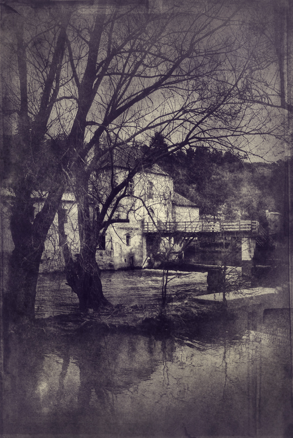remembrance of the things past.

Taken in Poitiers (FRA), 1 mile (1,5 km) from my flat.. 350D + wide angle. texture+colouring done in PS. In Nature, Scenery. Looks like a faded autumn, processing by P.o. V.. Image #12384