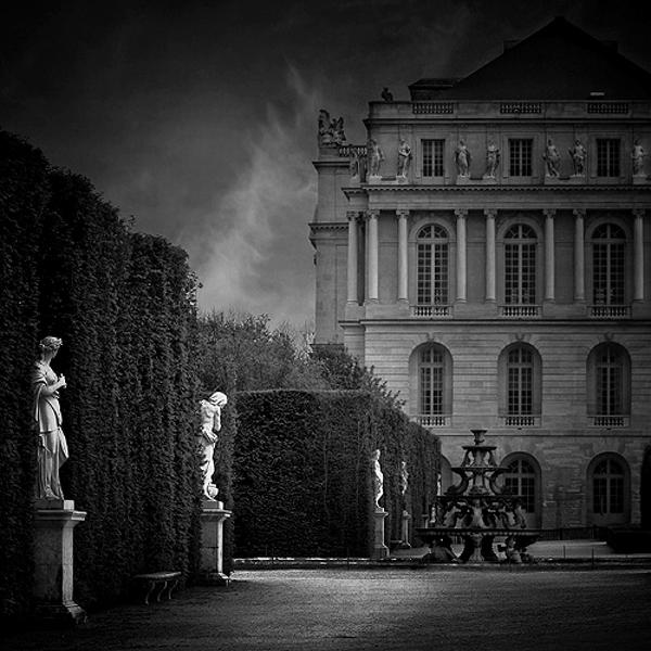Nocturne, photography by Bruno Mercier. Versailles - Le Parc du Ch&acirc;teau -. In Construction