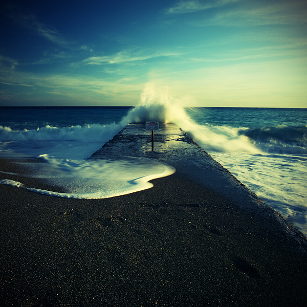Asym&eacute;trie, photography by S&eacute;bastien Thuan. In Nature, Scenery, Waterscape