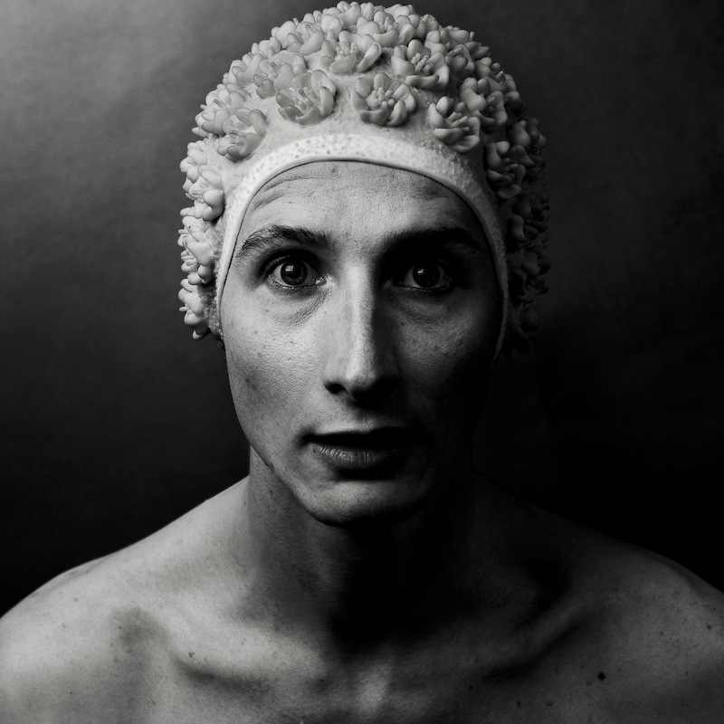 Son of Flora, photography by Fabienne Cresens. Flora is the goddess of flowers
Modele : Guillaume. Nikon D200 + Adobe Lightroom 2. In People, Portrait, Male