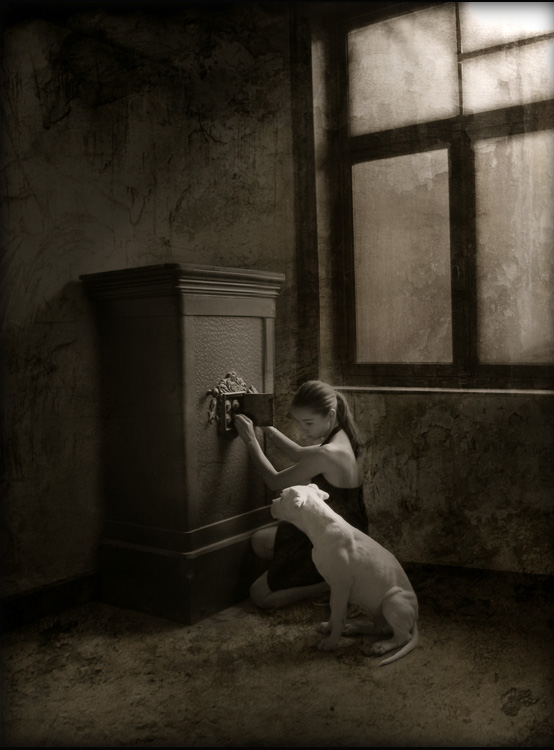 le secret d'Achille, Artwork by Pierre De Munter. une image d'une complicit&eacute; d'une enfant et son chien leurs secret conte moderne ou petite voleuse et son complice une photo qui raconte une histoire chacun sa version