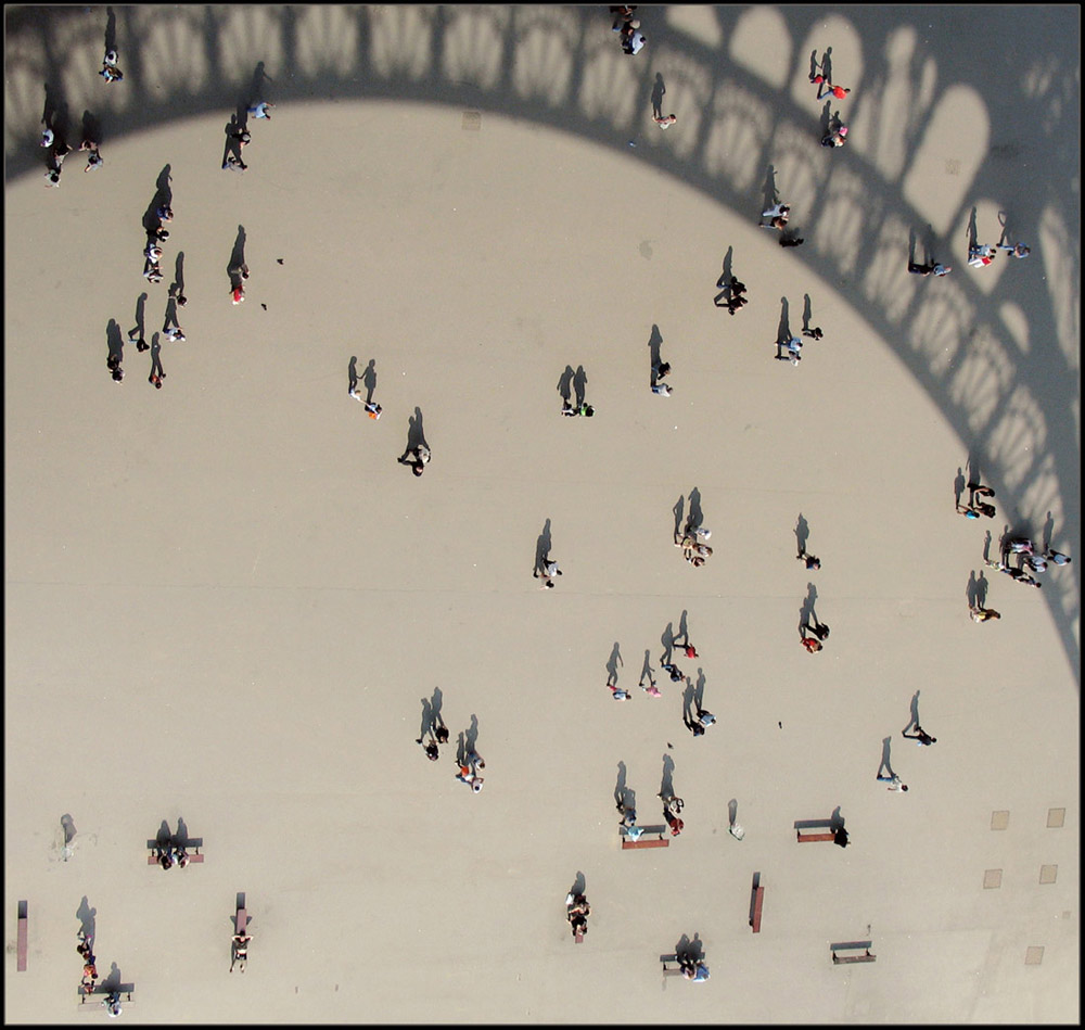 J'ai pris cette photo du premier &eacute;tage de la tour Eiffel, tenant l'appareil &agrave; bout de bras &agrave; travers les grilles &agrave; 57 m&egrave;tres au dessus de la foule et du vide. Cette image ne comporte aucune retouche num&eacute;rique autre que le recadrage, tonalit&eacute;s et contrastes. 

Essayez de trouver le gars faisant sa sieste...

Cette image a re&ccedil;u un D.D (Daily Deviation) le 15/02/2008 sur Deviant-Art

-------------------------

This picture has only a meaning in Full view

I took it from the Eiffel tower's first floor, handling my camera through the fences framing on the crowd 57 meters underneath...

Try to find the guy having a cool nap in the sun and the two lovers taking one self in hand ! ;-)

This picture received a D.D (Daily Deviation) on 15th Feb 2008 at Deviant Art.. Canon G5. In Construction, Edifice, Monument. Living shadows, photography by Olivier Daaram Jollant. Image #19735