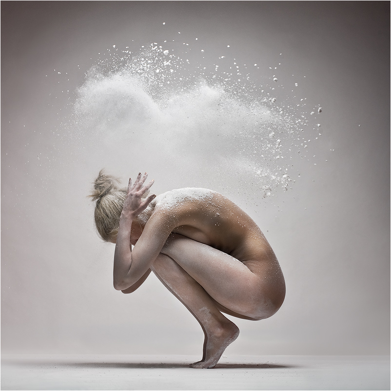I'm dreaming of a white Christmas, photography by Thorsten Jankowski. new:

http://www.stern.de/blog/73_viewfotoblog_braunschweiger_schule. Canon, Hensel, Photoshop. my own. In People, Nude