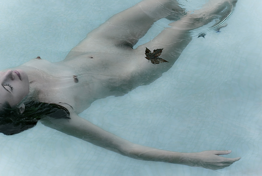 Late September, photography by Andreas Heumann. For Sabina D. (The other leave :) )

Model:
Melanie. Canon. In People, Nude