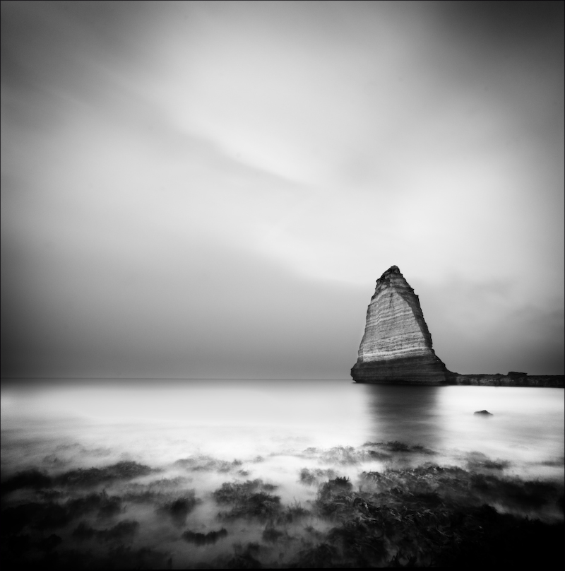 Dent, photography by St&eacute;phane Tihy. vint et une heure quinze
mar&eacute;e devenue basse
silence soudain
rien que les cris des go&eacute;lands
et le bruit de mes pas

...
One hour and fifteen
Tide become low
Sudden silence
Only the shouts of gulls
And the noise of my steps. In Nature, Scenery, Waterscape