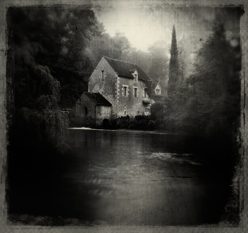 The house in the forest, processing by Patrick Dagonnot. Comme d'anciennes images venues d'un lointain pass&eacute;, cette s&eacute;rie me permet de m'attarder photographiquement et sentimentalement sur un coin de France, dans le Perche pour &ecirc;tre plus pr&eacute;cis, qui a abrit&eacute; une grande partie de mon enfance, d'o&ugrave; ce titre : "Bribes de m&eacute;moire".. Nikon D80. In Nature, Scenery