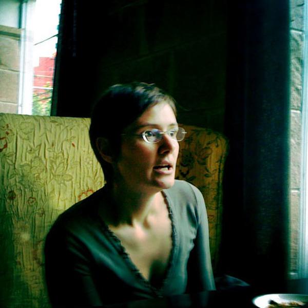 Portrait, photography by B&eacute;n&eacute;dicte Gel&eacute;. T&eacute;l&eacute;phone portable