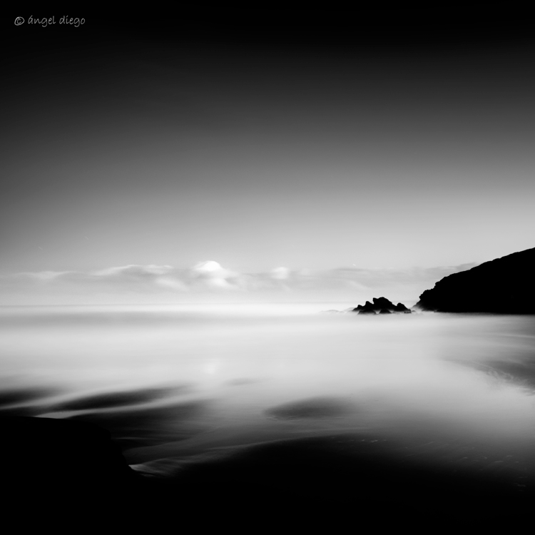 Nikon D300 + nikkor 14-24 f/2,8. long exposure. In Nature, Scenery, Beach. Black Beach 5, photography by ángel Diego. Image #358252
