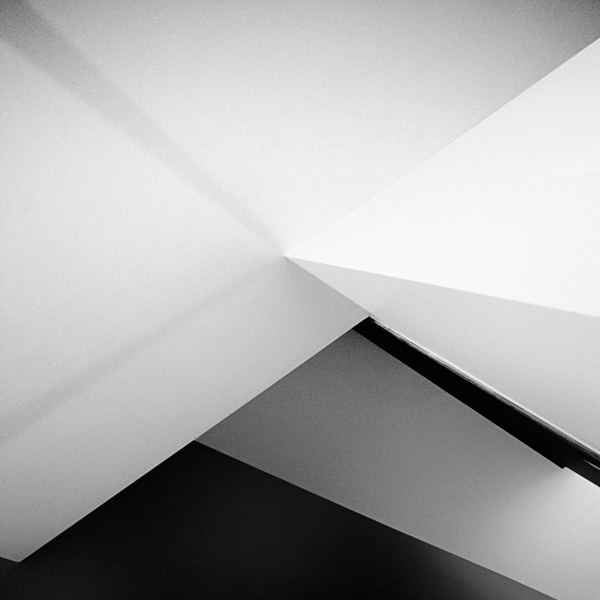 The dancer upstairs is in my head... sound 16, photography by Sylvain Lagarde. In Construction, Interior