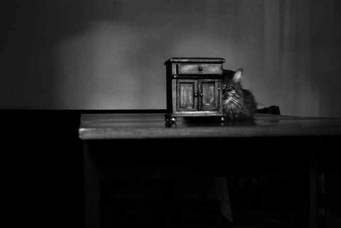 Night table, photography by Cristina Pascu. Nikon D80, 18-55mm. In Object, Still life. Night table, photography by Cristina Pascu. Image #25802