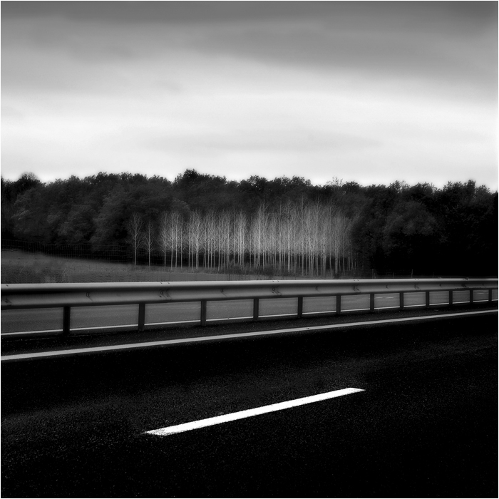 autoroute A5, photography by Jean Turco. Une des images d'une s&eacute;rie r&eacute;alis&eacute;e sur l'autoroute A5. Nikon D2Xs. In Nature, Scenery