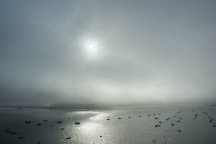 La Baie de Saint-Malo vue de Dinard dans le brouillard (5), photography by Philippe Coulon-perceval. Encore une lumi&egrave;re magique sur cette embouchure de la Rance!. Sony Alpha 350 - 14,2 megapixels - Zoom 18-70. Num&eacute;rique. In Nature, Scenery, Waterscape