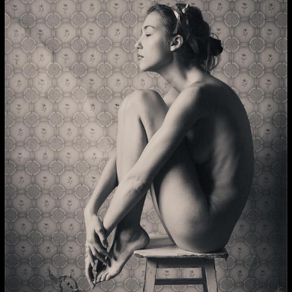 The fall of the queen, photography by Elizaveta Parfenova. a picture for my retro series.. Canon EOS 20D. In People, Nude