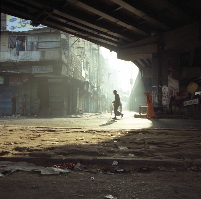 Calcutta, au petit matin, photography by Matthieu Casimiri. Hasselblad. In Construction, Street