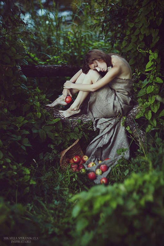 Eve And Apples, Artwork by Speranskaya Mikaella. model: Viktorya. Canon EOS 5D Mark II. 85/1.2L