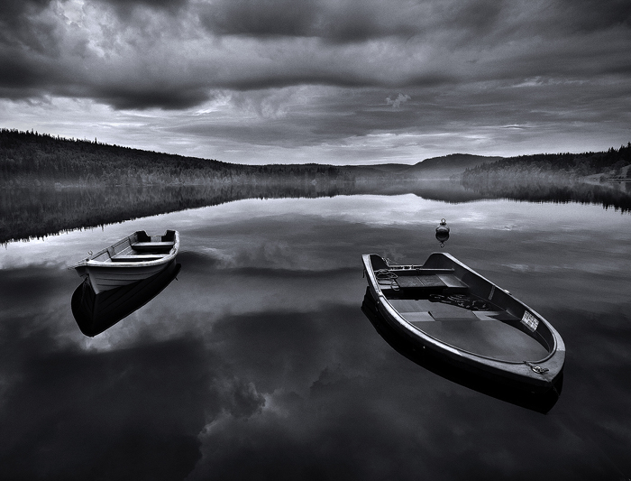 Abandonment, photography by Anders Naesset. Boats by the lake Mylla, Norway. Just before a storm breaks out.. Canon EOS 400D, Tokina 12-24, ND8 grad. Toned. In Nature, Scenery, Waterscape