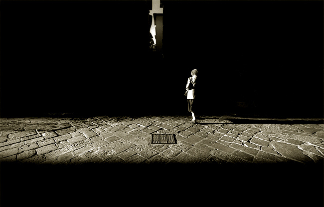 Crossing, photography by Gwen Coyne. Florence, Italy

Copyright &copy; Gwen Coyne. All rights reserved.. In Construction, Street