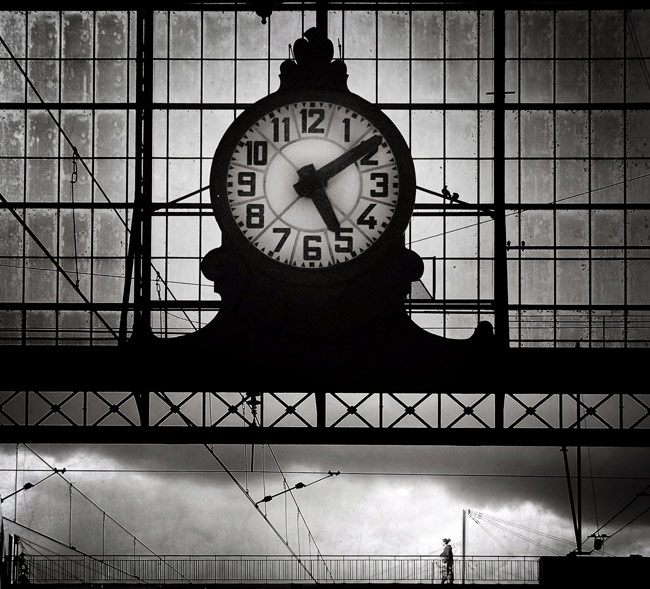 le rdv, photography by Pascal Fallot. nikon d80. In People, Everyday, City life