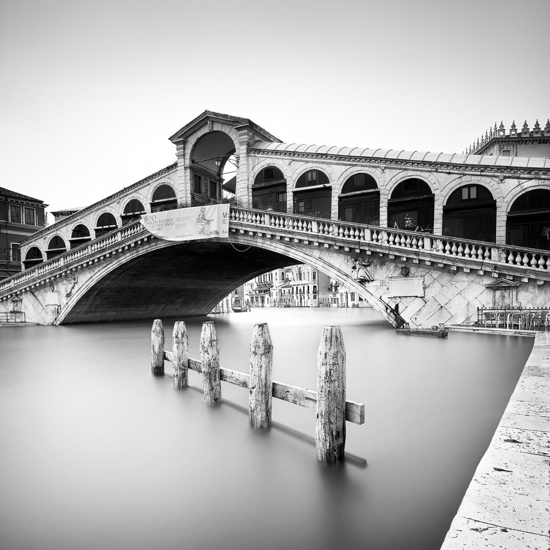 Venice #3 - Ponte di Rialto, photography by Stefano Orazzini. Long Exposure