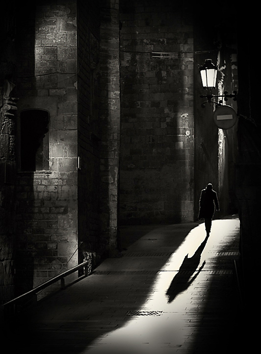 Morning light, photography by Jaume Ventura. Canon 30D     Canon EF 70-200 mm. f/4L USM. Digital. In Construction, Street
