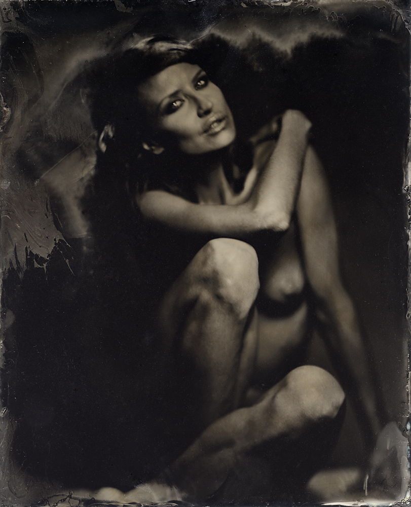 110221-0001, photographie de Igor Vasiliadis. Sinar P2 + Zeiss 350/4.5. Wet plate on blackened silver. Dans Gens, Nu, Femme