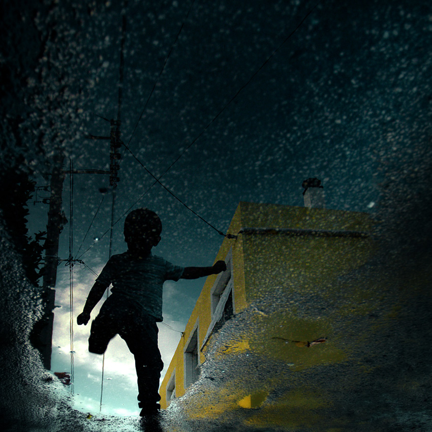 Reflet d'enfance, photography by Rapha&euml;l Suave. In Construction, Street