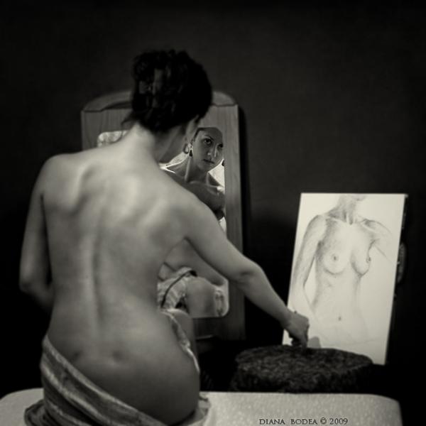 &Eacute;tude, photography by Diana Bodea. -Self-portrait serie -
&copy; Diana Bodea 2009. Canon 30 D. Digital. In People, Nude
