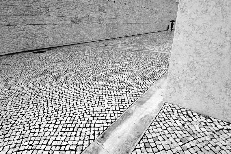 Almost empty, photography by Rui Palha. Full frame. In Construction, Street